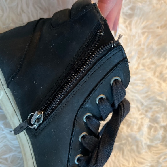 UGG boots size 7.5 in GUC - Picture 10 of 16